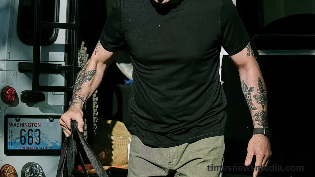 The Best Black T-Shirts for Men Are Your Sneaky-Flattering Secret Weapon The Best Black T-Shirts for Men Are Your Sneaky-Flattering Secret Weapon